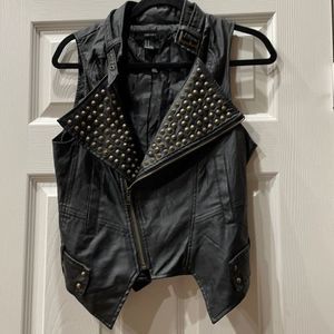 𝅺Black Riveted Faux Leather Moto Vest
